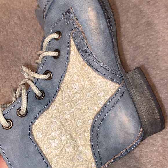 STEVE MADDEN blue distressed lace combat boot!!✨✨ - Picture 7 of 9